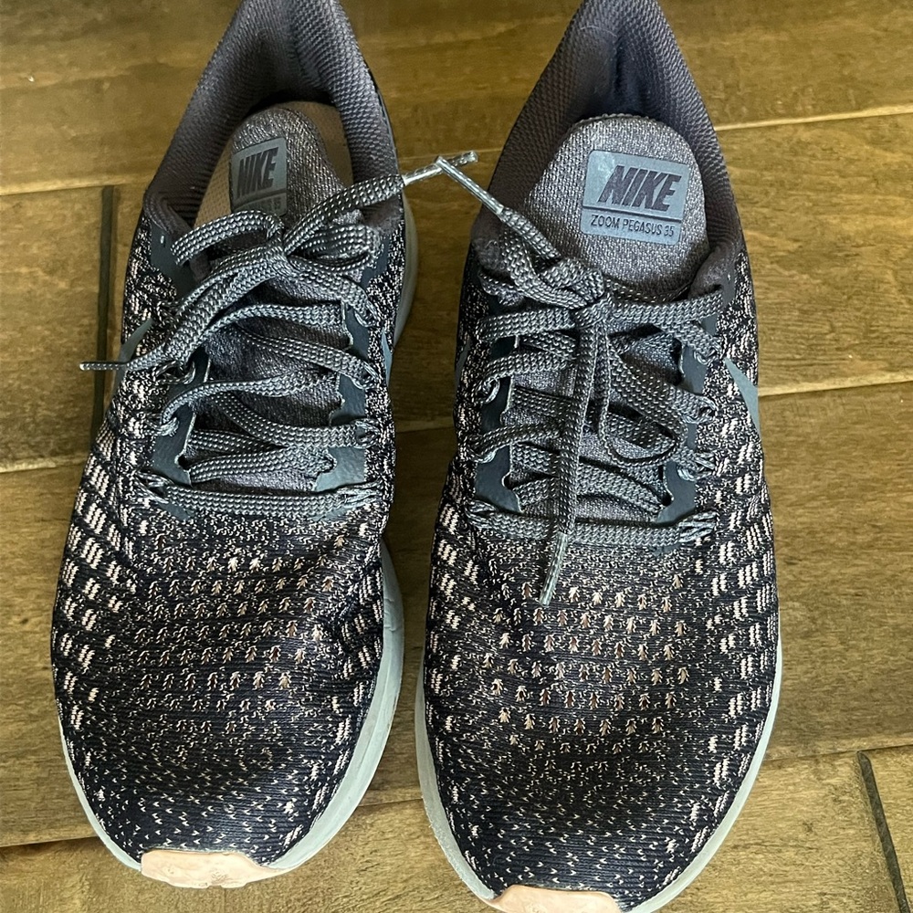 Nike Women's Athletic Shoes - Black and Gray